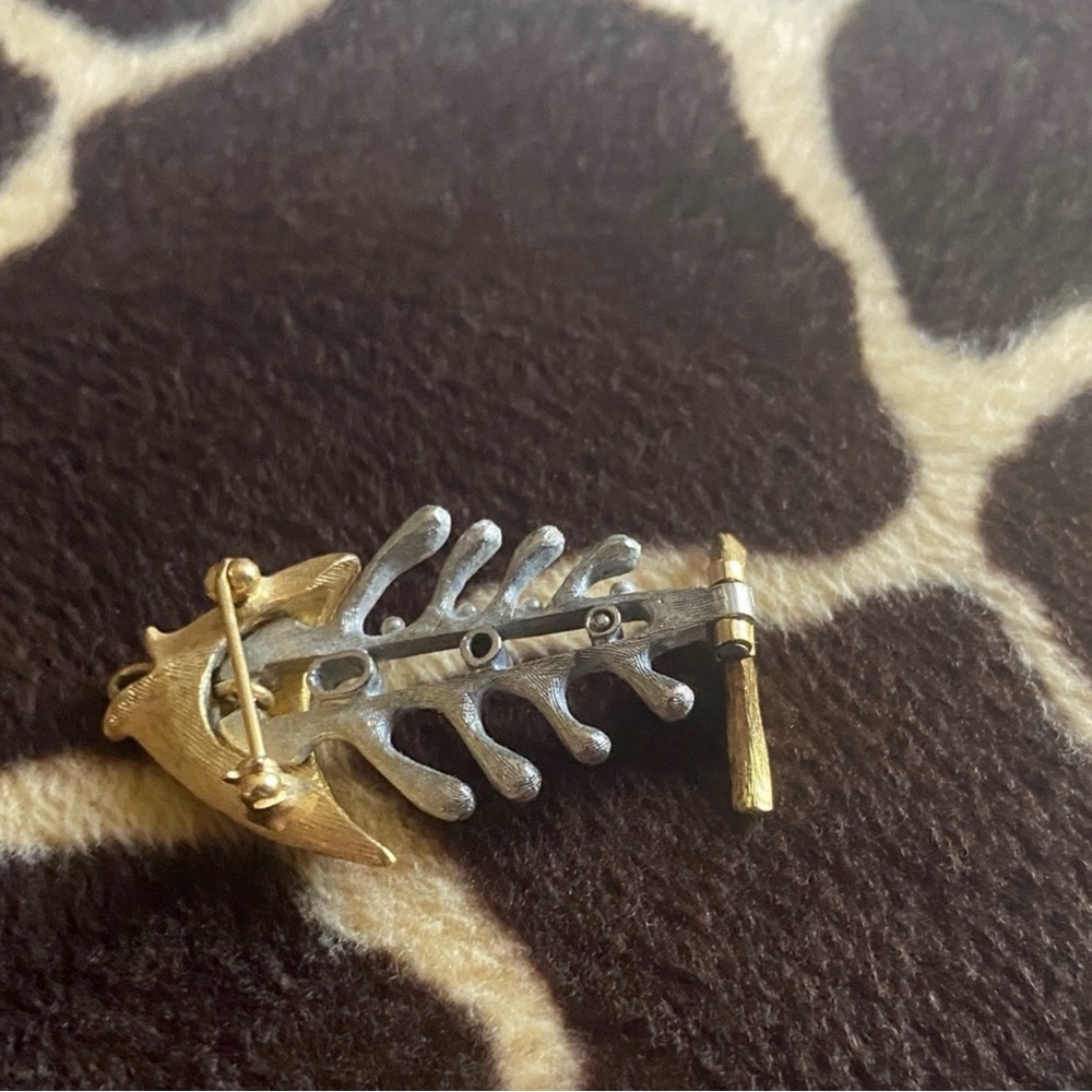 Givenchy Rare Vintage Metallic Fish Skeleton Articulated Pendant Brooch - Picture 6 of 12